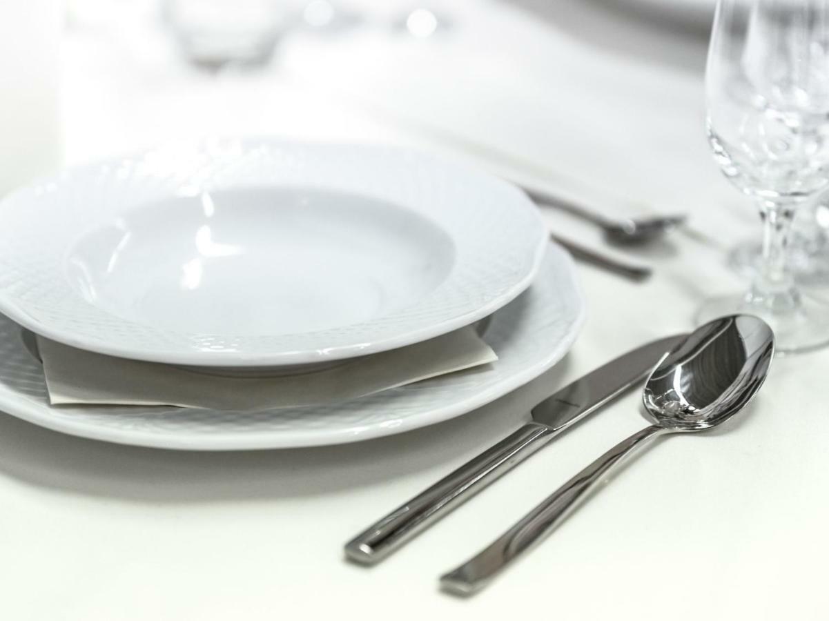 Capital O 60233 Brij Ki Rasoi Deluxe Hotel Lucknow Ngoại thất bức ảnh