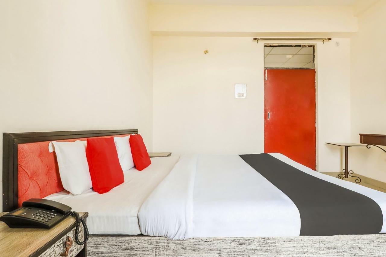 Capital O 60233 Brij Ki Rasoi Deluxe Hotel Lucknow Ngoại thất bức ảnh