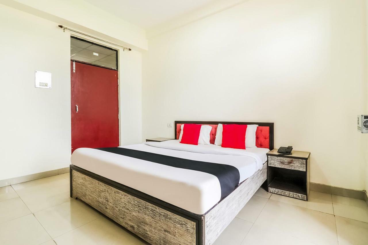Capital O 60233 Brij Ki Rasoi Deluxe Hotel Lucknow Ngoại thất bức ảnh