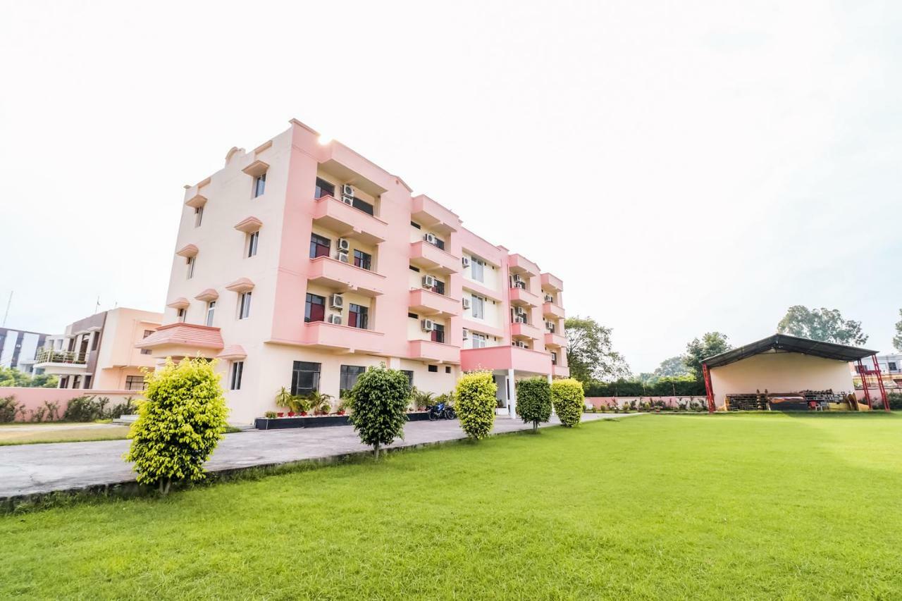 Capital O 60233 Brij Ki Rasoi Deluxe Hotel Lucknow Ngoại thất bức ảnh