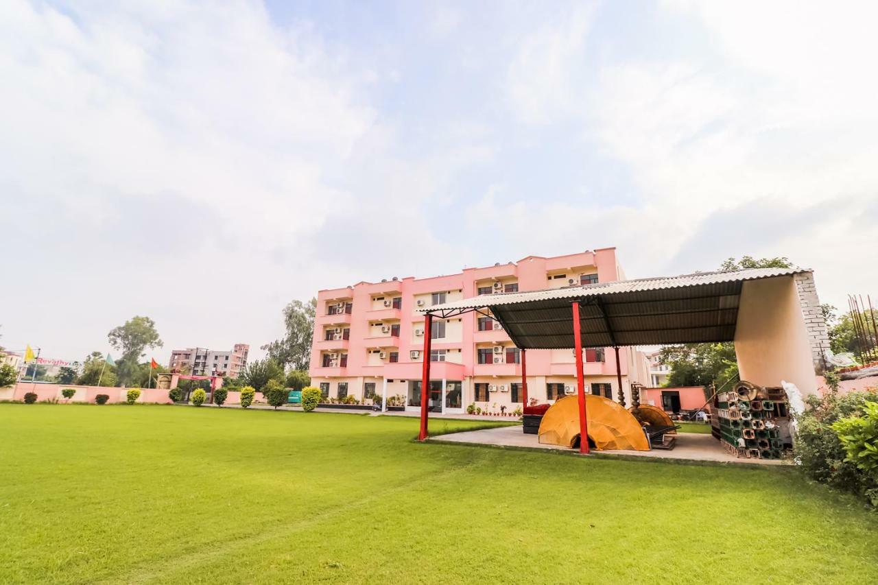 Capital O 60233 Brij Ki Rasoi Deluxe Hotel Lucknow Ngoại thất bức ảnh