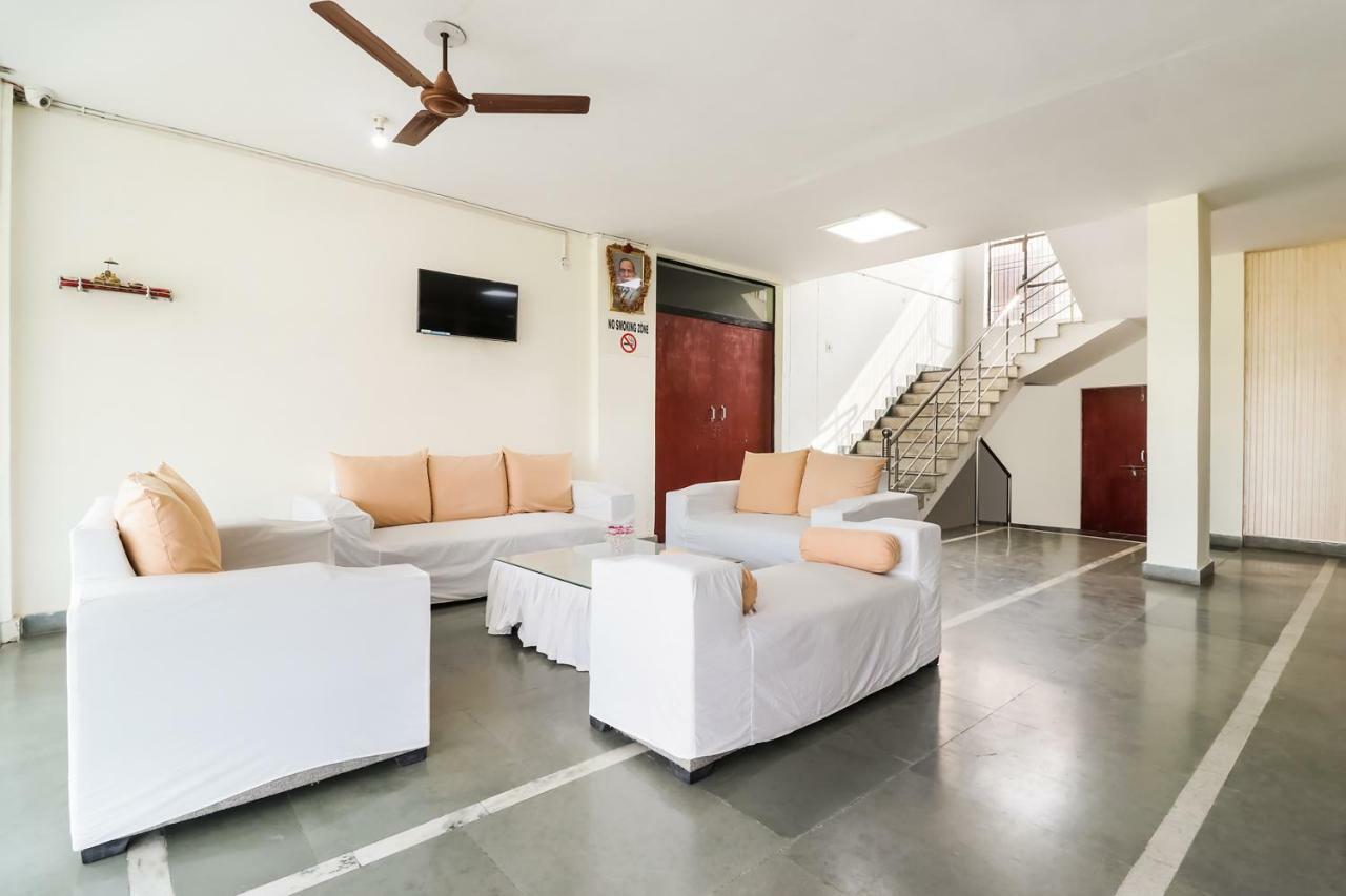 Capital O 60233 Brij Ki Rasoi Deluxe Hotel Lucknow Ngoại thất bức ảnh