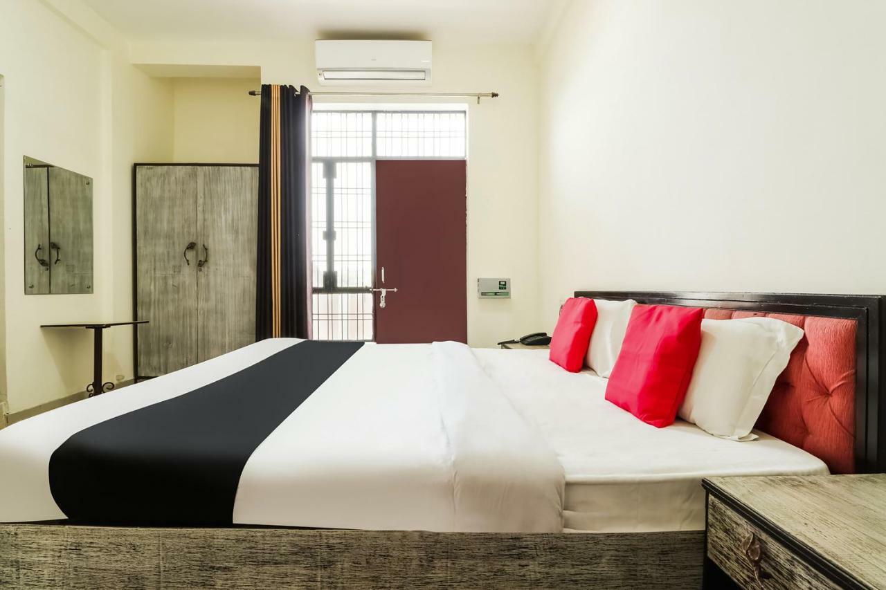 Capital O 60233 Brij Ki Rasoi Deluxe Hotel Lucknow Ngoại thất bức ảnh