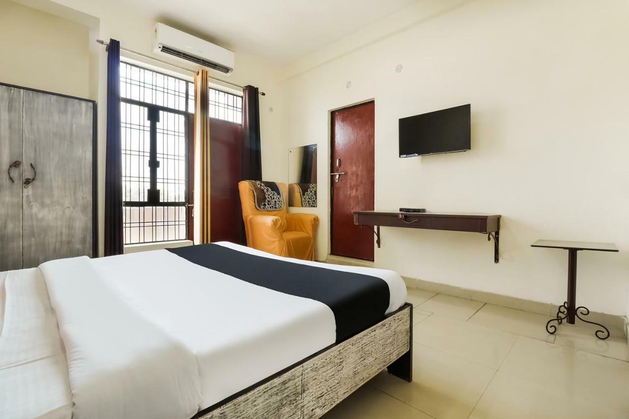 Capital O 60233 Brij Ki Rasoi Deluxe Hotel Lucknow Ngoại thất bức ảnh