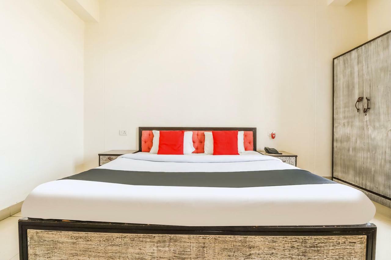 Capital O 60233 Brij Ki Rasoi Deluxe Hotel Lucknow Ngoại thất bức ảnh