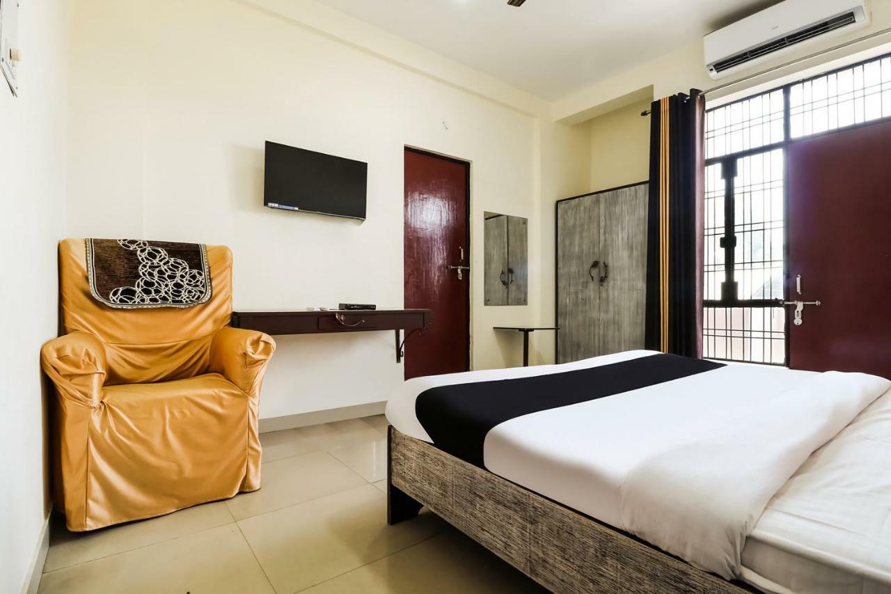 Capital O 60233 Brij Ki Rasoi Deluxe Hotel Lucknow Ngoại thất bức ảnh