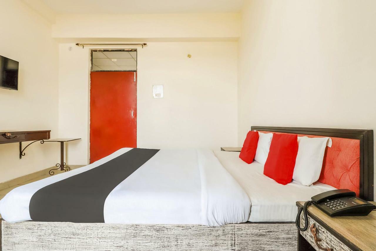 Capital O 60233 Brij Ki Rasoi Deluxe Hotel Lucknow Ngoại thất bức ảnh