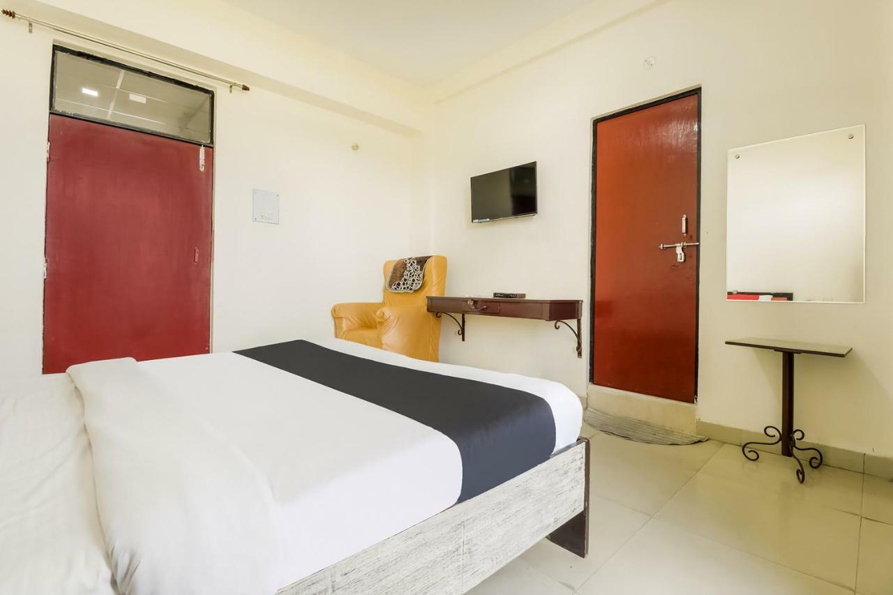 Capital O 60233 Brij Ki Rasoi Deluxe Hotel Lucknow Ngoại thất bức ảnh