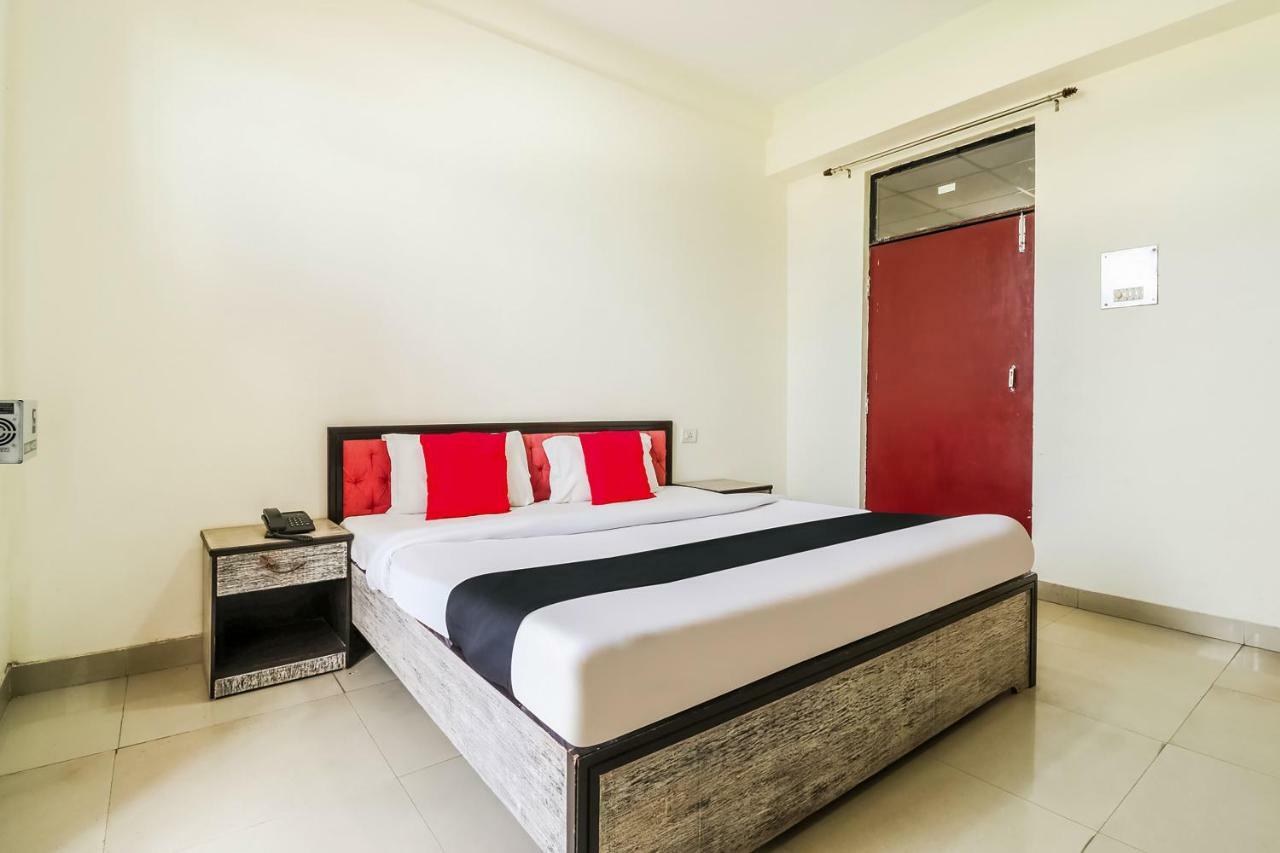 Capital O 60233 Brij Ki Rasoi Deluxe Hotel Lucknow Ngoại thất bức ảnh