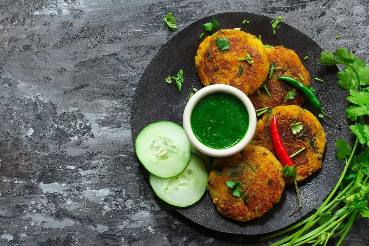 Capital O 60233 Brij Ki Rasoi Deluxe Hotel Lucknow Ngoại thất bức ảnh